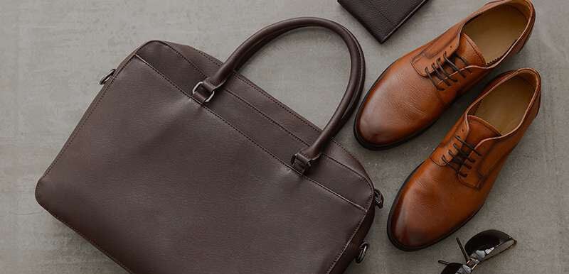 با کفش راحتی تابستانی، سبک و خنک راه بروید